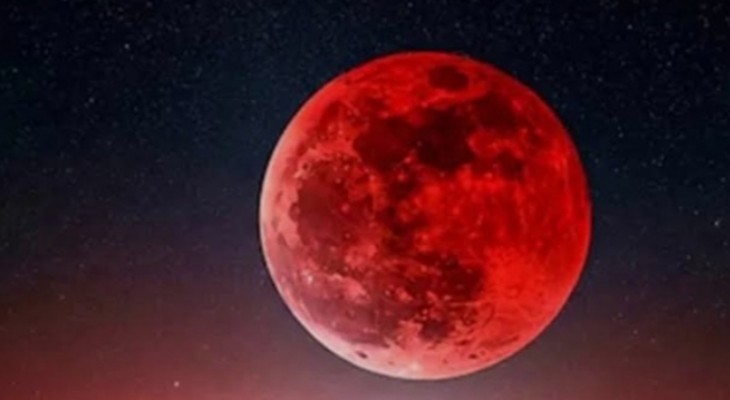 পূর্ণগ্রাসে রক্তাভ চাঁদের বিস্ময়