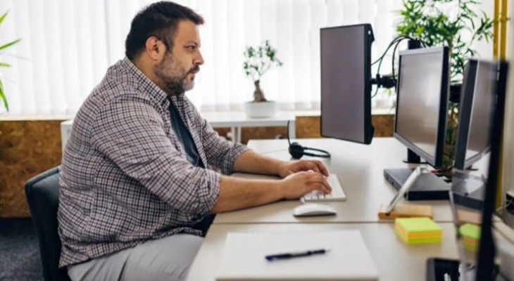 দীর্ঘ বসা ডেকে আনছে স্থূলতা