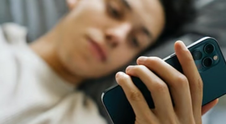 স্মার্টফোন ব্যবহারে চোখ বাঁচানোর উপায়