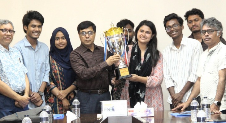 স্ট্যামফোর্ডকে হারিয়ে ছায়া সংসদ বিতর্কে চ্যাম্পিয়ন নজরুল বিশ্ববিদ্যালয়