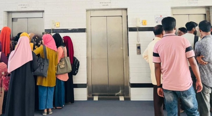 লিফট বিকল, ভোগান্তিতে হাজারো শিক্ষার্থী