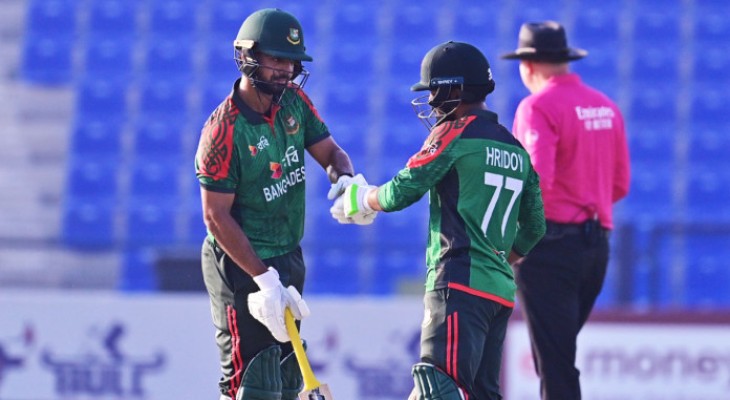 একাদশে দুই পরিবর্তন নিয়ে ব্যাটিংয়ে বাংলাদেশ