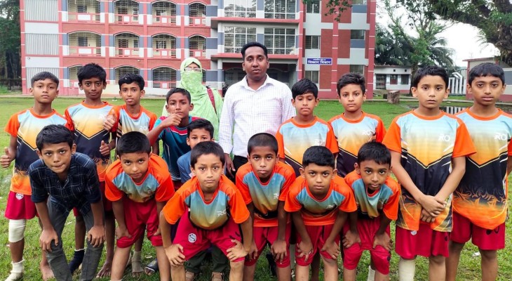 রামগঞ্জে প্রাথমিক গোল্ড কাপ ফুটবলে পানপাড়া ও আঙ্গারপাড়া চ্যাম্পিয়ন