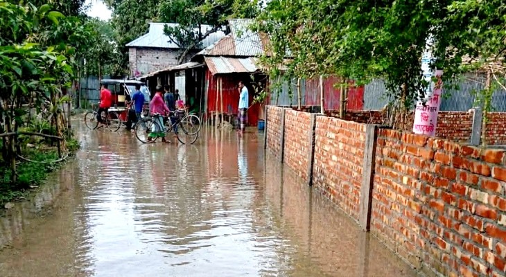সাদুল্লাপুরে জলাবদ্ধতা নিরসনে স্থানীয়দের ব্যতিক্রমী উদ্যোগ