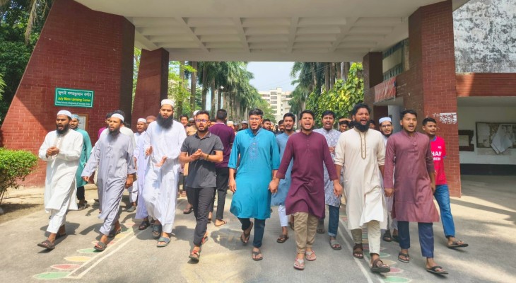 ভিসি পরিবর্তনের আলোচনায় উত্তপ্ত ডুয়েট, নিজস্ব শিক্ষক চান শিক্ষার্থীরা