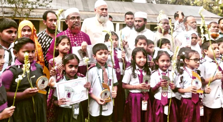 কটিয়াদীতে ৪৩ বৃত্তিপ্রাপ্ত শিক্ষার্থীকে ক্রেস্ট ও সনদ প্রদান