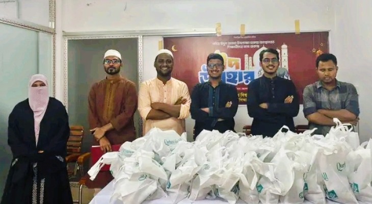 ঈদে ক্যাম্পাসে থাকা শিক্ষার্থীদের পাশে জকসুর উপহার