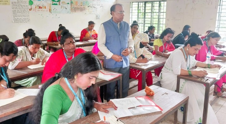 তৃতীয় লিঙ্গের শিক্ষার্থীদের পাশে বাউবি