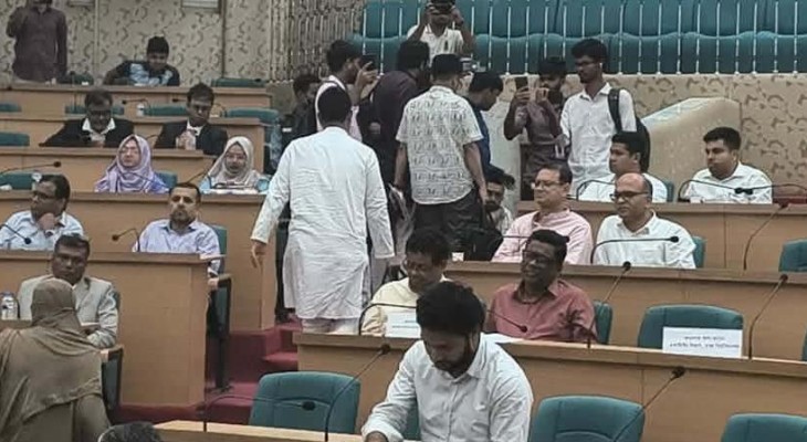 ডাকসু নেতাদের সিনেটে বাদানুবাদ,ওয়াকআউট
