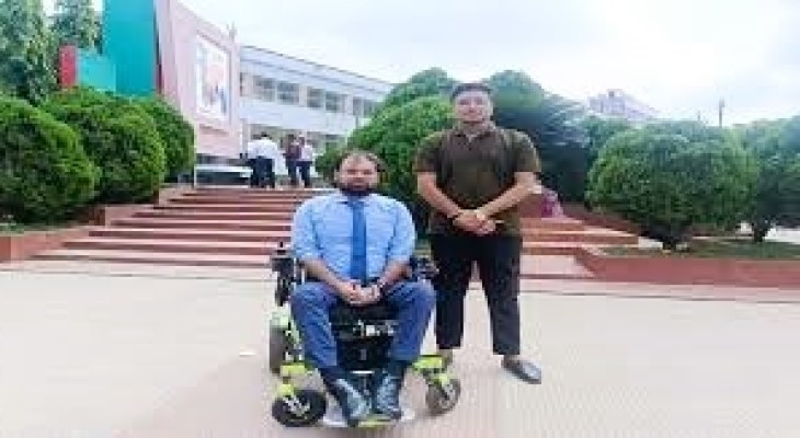 চার চাকার স্বপ্নে এগিয়ে চলা ভিক্টোরিয়া কলেজের মাইনুল হাসান