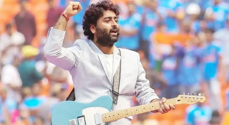 ককরোচ পার্টির বিক্ষোভে রণক্ষেত্র দিল্লি, প্রতিবাদ জানালেন অরিজিৎ সিং