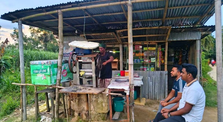 গোমতীর পাড়ে ১৭ বছরের মিষ্টি সংগ্রাম