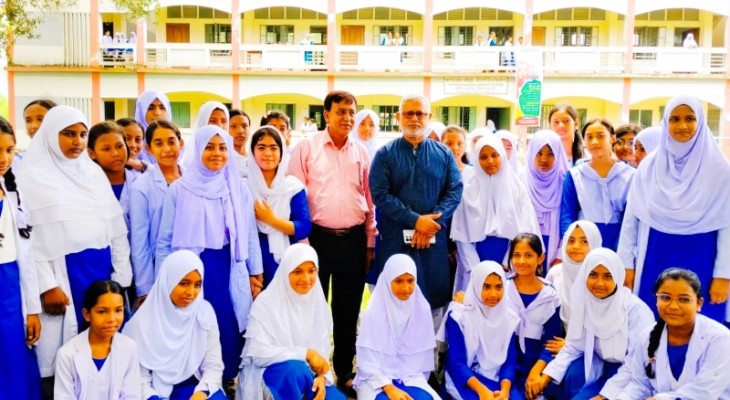 কাহারোল পাইলট বালিকা উচ্চ বিদ্যালয় পরিদর্শনে মঞ্জুরুল ইসলাম এমপি 