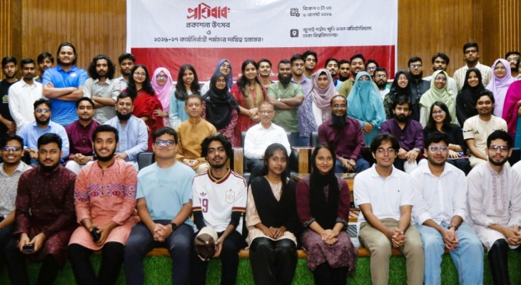 ঢাবি ডিবেটিং সোসাইটির নবনির্বাচিত কার্যনির্বাহী পর্ষদের কাছে দায়িত্ব হস্তান্তর