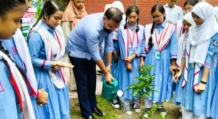 মিরপুর গার্লস আইডিয়াল ল্যাবরেটরি স্কুল অ্যান্ড কলেজে বৃক্ষরোপণ কর্মসূচিতে যুব ও ক্রীড়া প্রতিমন্ত্রী