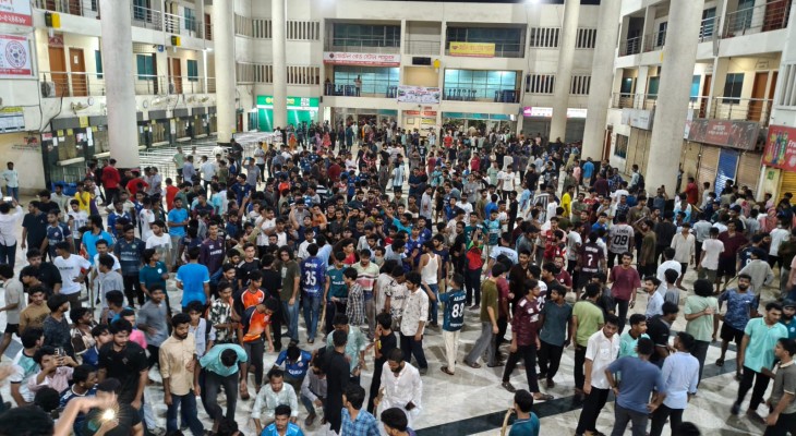 রাবি শিক্ষার্থীর ওপর হামলার প্রতিবাদে স্টেশন ভাঙচুর, তদন্তে কমিটি