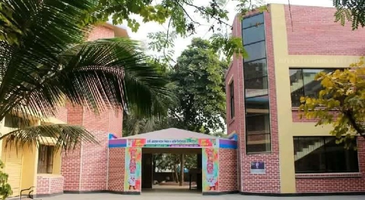 সংকটে জর্জরিত হাবিপ্রবির টিএসসি, শিক্ষার্থীদের দুষছেন ছাত্র উপদেষ্টা  