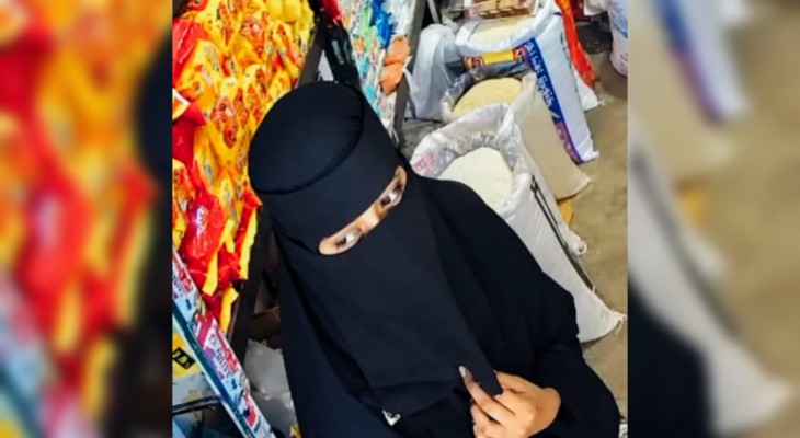 দিনে-দুপুরে ক্যাশ লুট বোরকার আড়ালে ২ লক্ষাধিক টাকা নিয়ে উধাও নারী