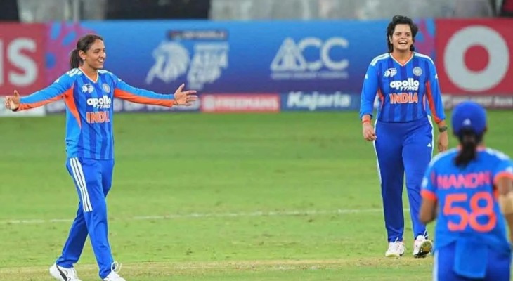ছেলেদের পথেই ভারতের মেয়েরা, নাকভির হাত থেকে নিল না এশিয়া কাপের ট্রফি