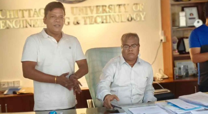 ‘তালা ভেঙে’ কার্যালয়ে ঢুকলেন চুয়েটের নতুন ভিসি