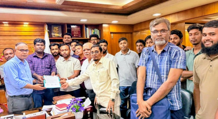 ইবিতে সৌর প্যানেল স্থাপনের দাবিতে শাখা ছাত্রদলের স্মারকলিপি