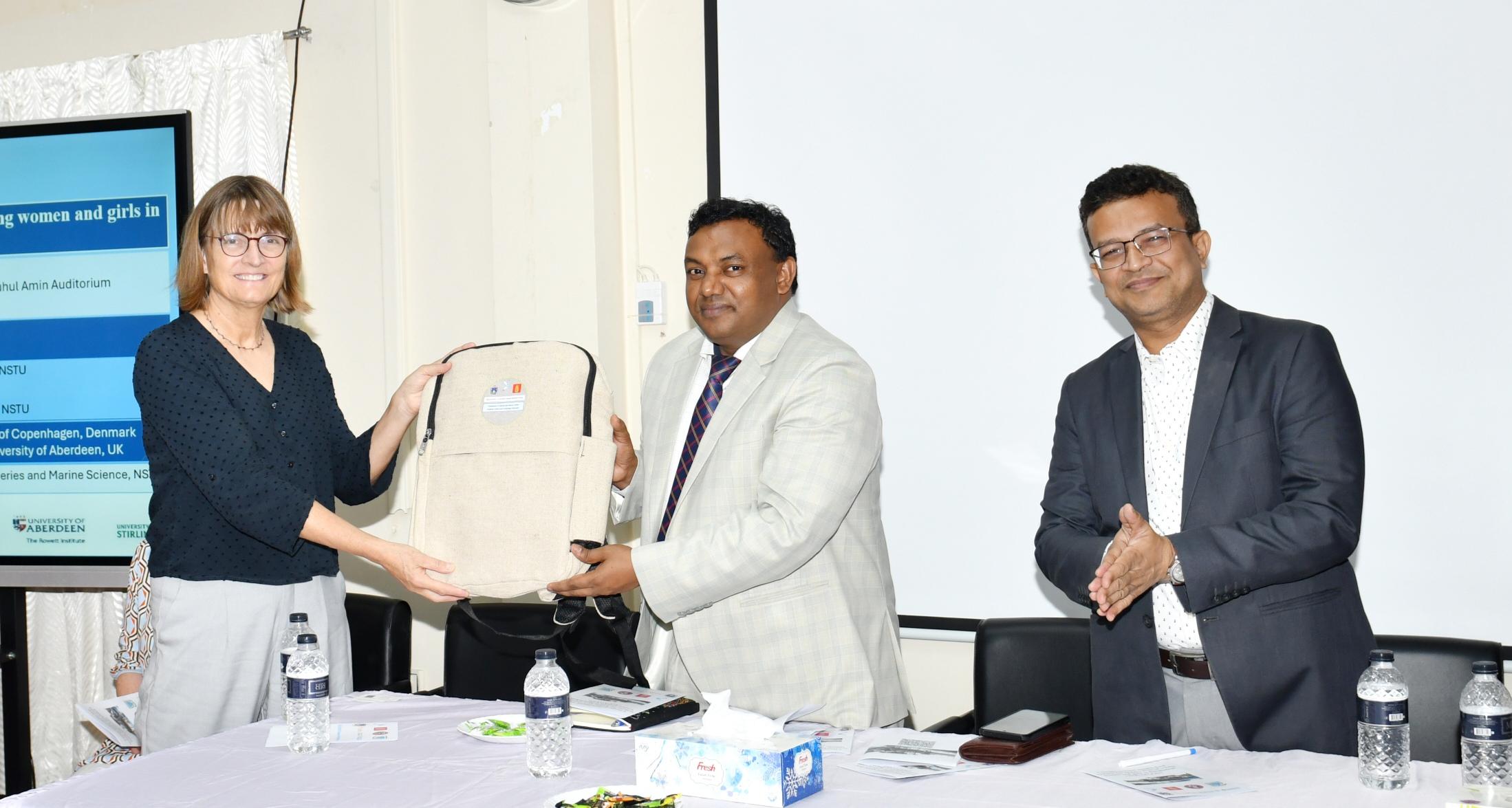 নোবিপ্রবিতে অ্যাকোয়াফুড রিসার্চ বিষয়ক কর্মশালা