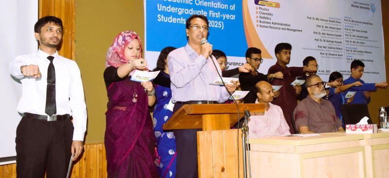 ছাত্ররাজনীতিকে ‘না’ বললো খুবির নবীন শিক্ষার্থীরা